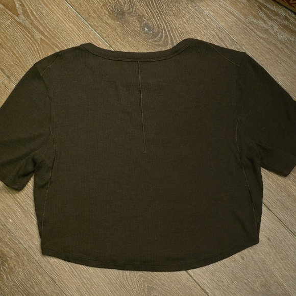 Hold Tight Cropped T-Shirt - Picture 2 of 3